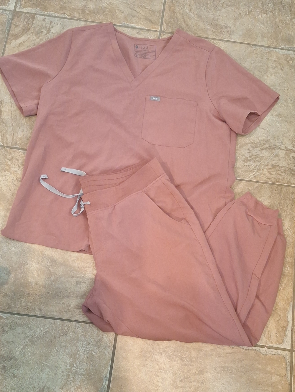 FIGS Mauve Scrub Set XL Pants, XXL Top